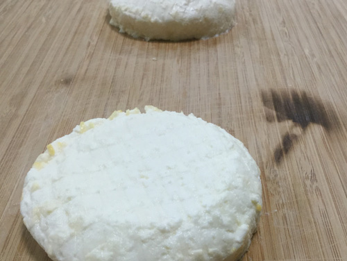 リコッタチーズの燻製の製造状況画像